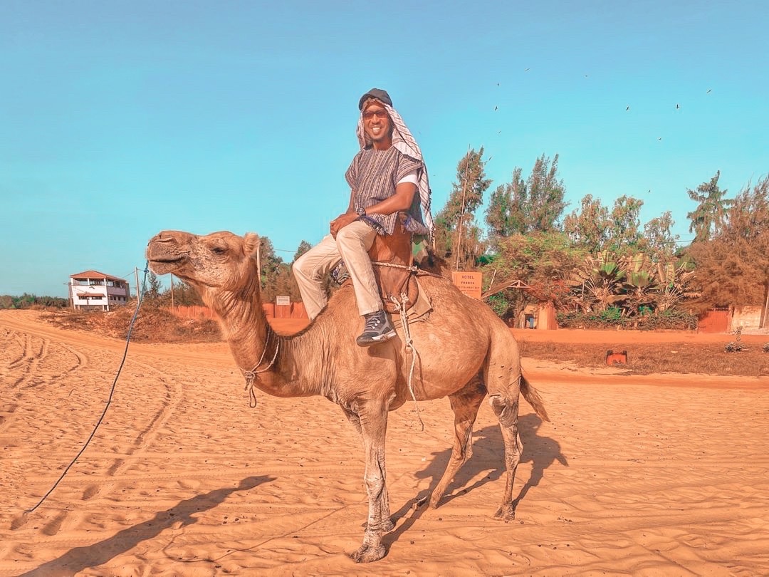 Balade à dos de dromadaire près du Lac Rose, Sénégal
